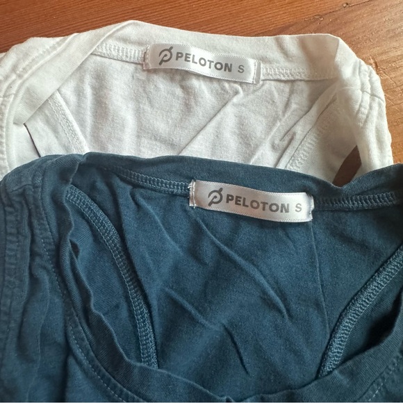 Peloton Flow Racer Tank Bundle - Picture 2 of 4